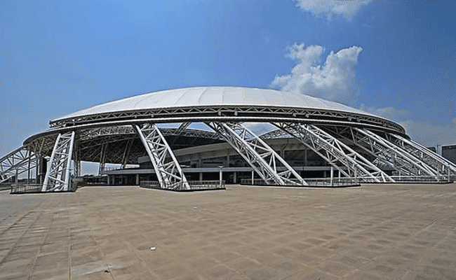The stadium roof in the Chinese Nantong opens and closes by means of hydraulics