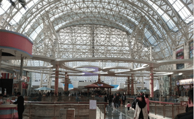 The world's largest glass and steel structure